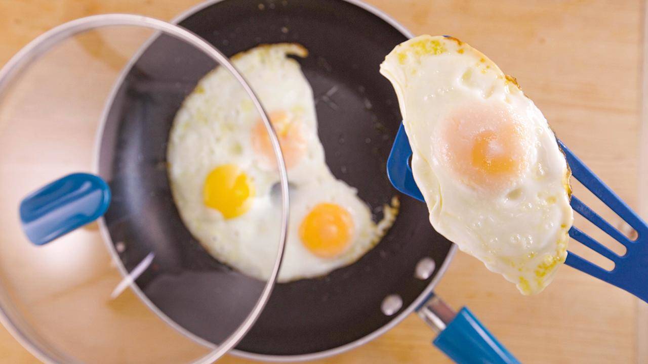 Sunny Side Up vs. Over Easy: What's the Difference?