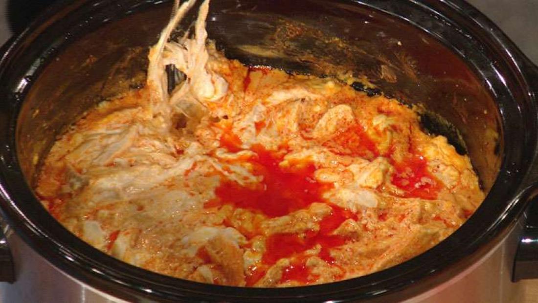 Lara Spencer S Slow Cooker Buffalo Chicken Dip Rachael Ray Show