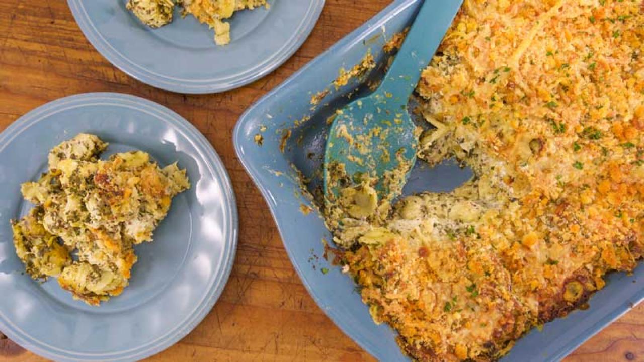 Spinach and Artichoke Mac and Cheese with Garlic Bread Breadcrumbs ...