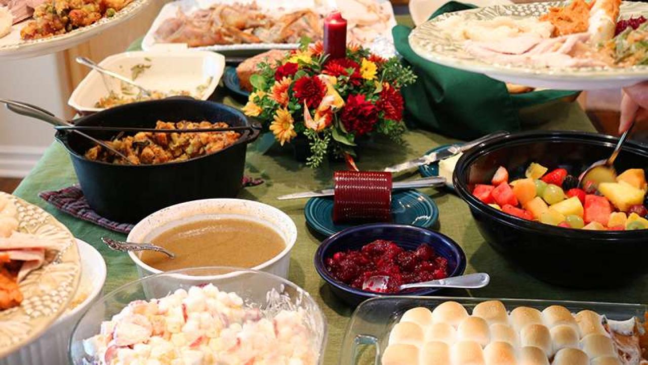 How to Keep Thanksgiving Sides Warm - No Plate Like Home