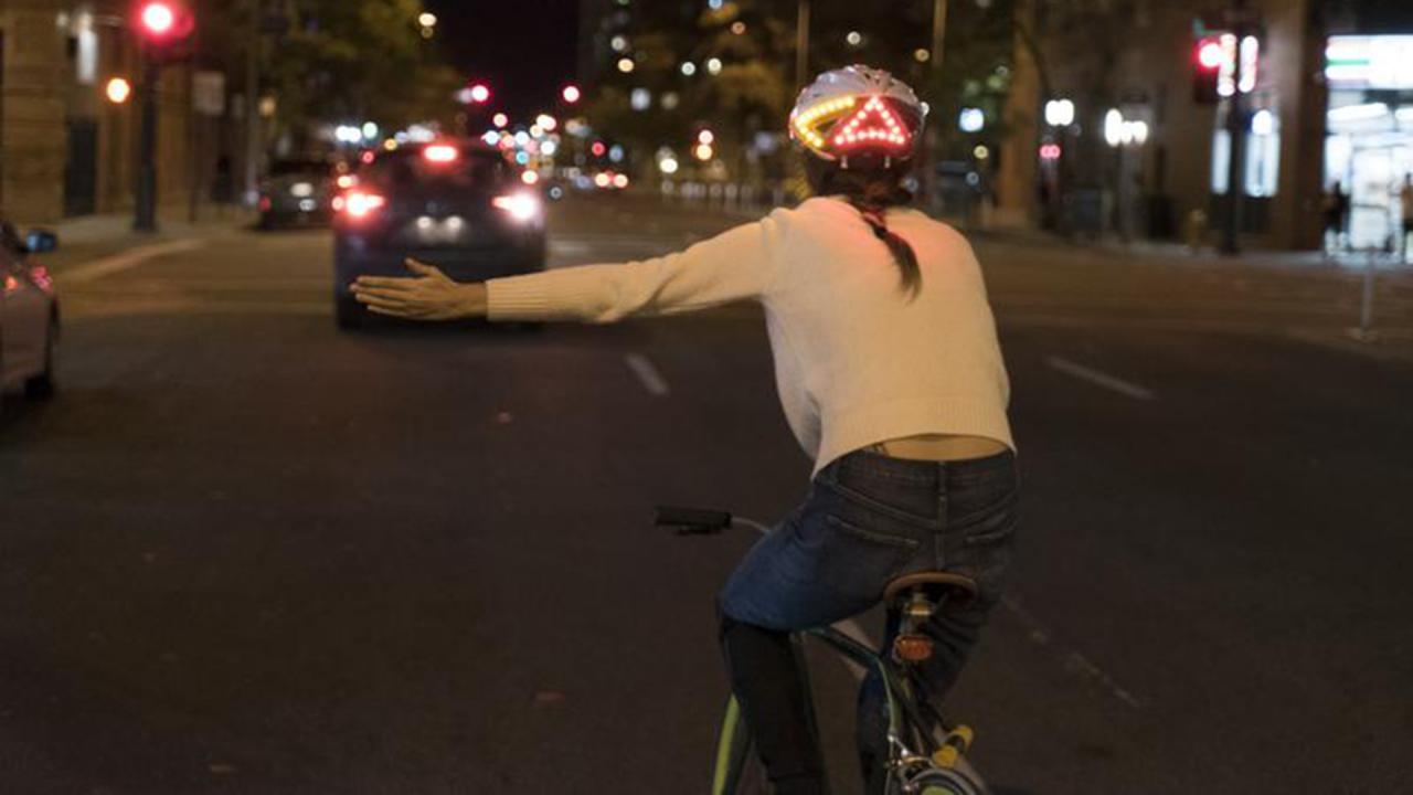 Bike helmet turn discount signal