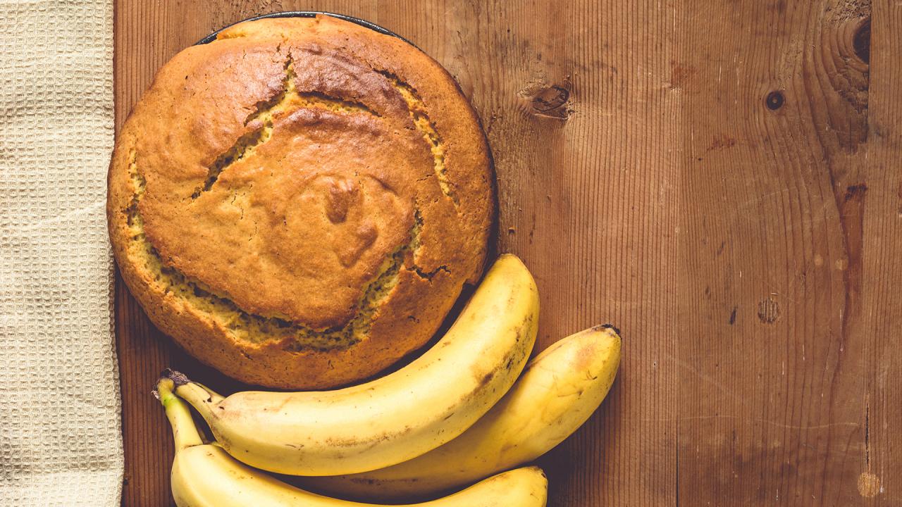 Three Ingredient Slow Cooker Banana Bread - Supergolden Bakes