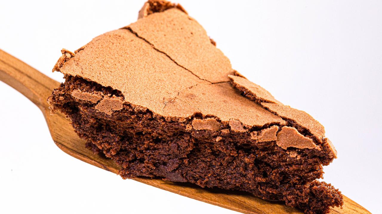 Flourless Chocolate Cake {BEST Gluten-Free Dessert!} | Lil' Luna