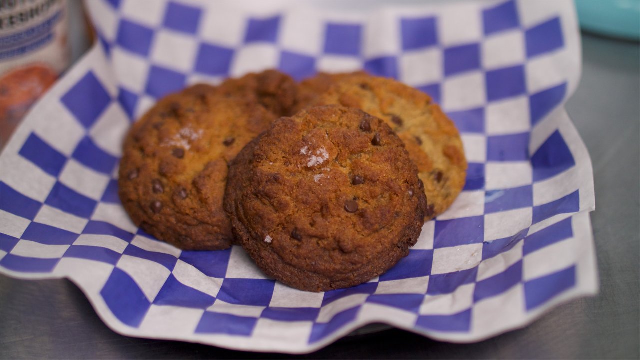 red miso chocolate chip cookies