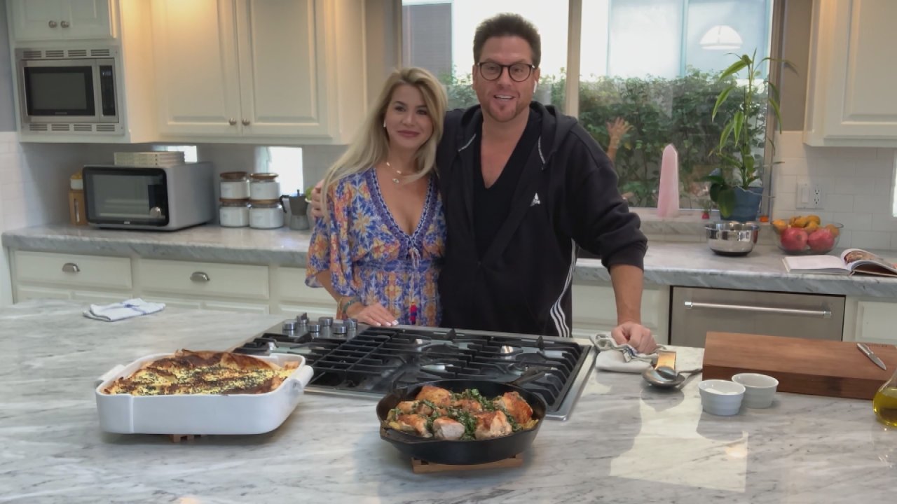 Cheff Scott Conant + Wife Mel Make 2 of Their Familys Favorite Dishes (Like Cast-Iron Skillet Chicken!) Rachael Ray Show