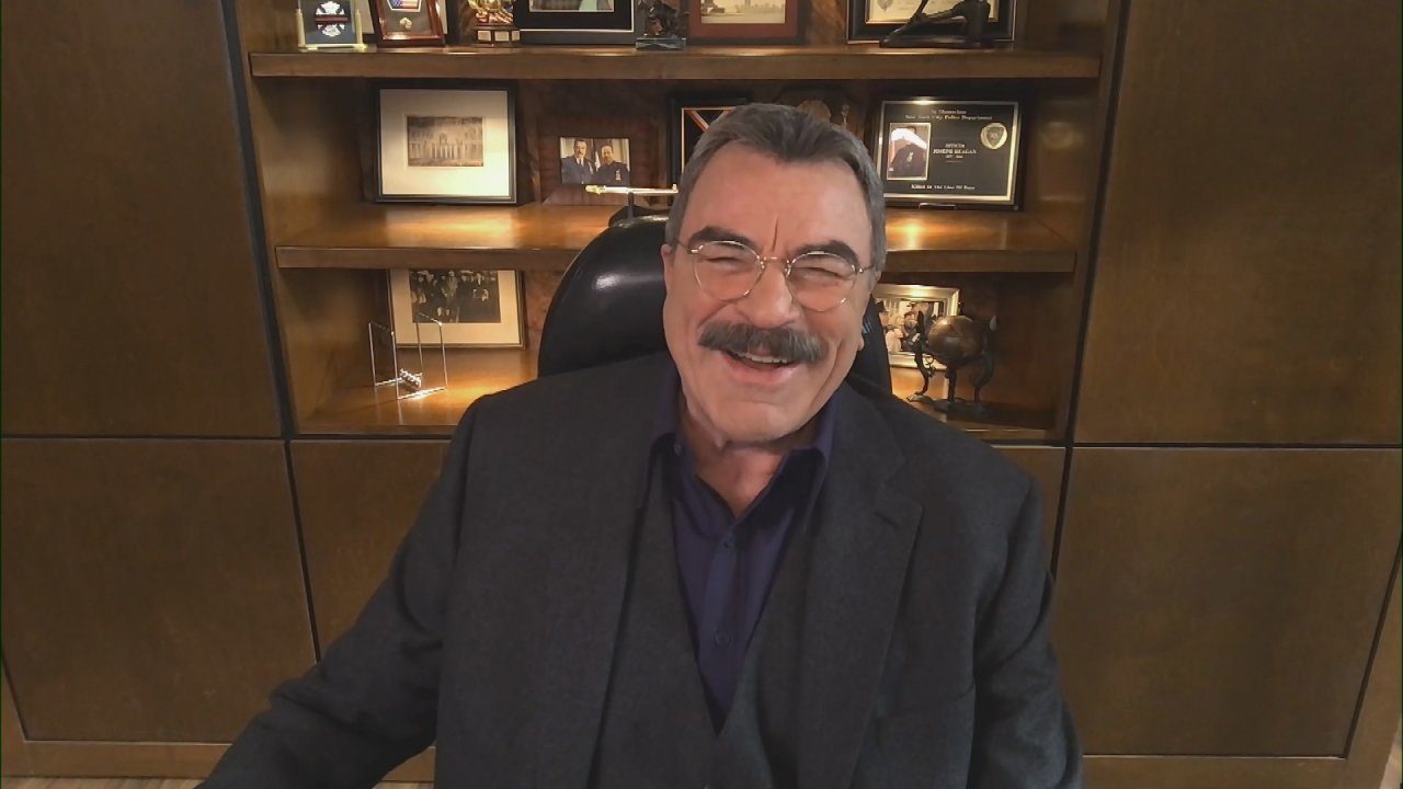 does tom selleck wear a hair piece