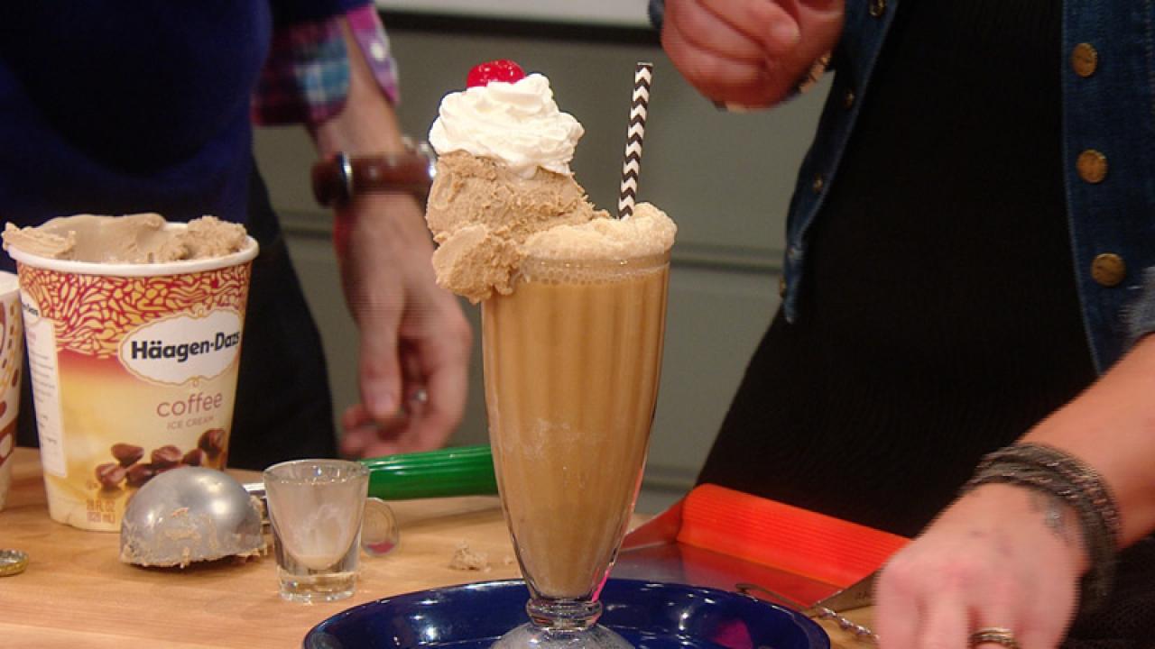 Bourbon Root Beer Ice Cream Floats - The Kitchen Magpie