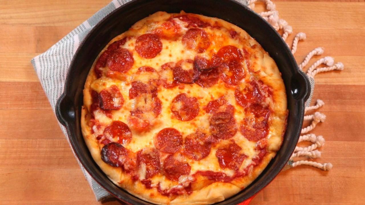 Hot Sausage Cast-Iron Skillet Pan Pizza Recipe, Rachael Ray