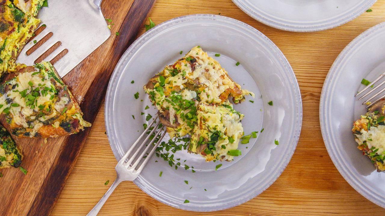 Rachaels Spinach Bacon And Mushroom Frittata Recipe Rachael Ray Show