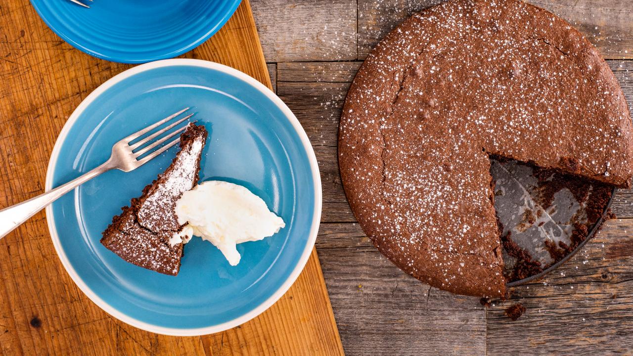 Discover more than 71 chocolate coconut cake giada super hot -  awesomeenglish.edu.vn