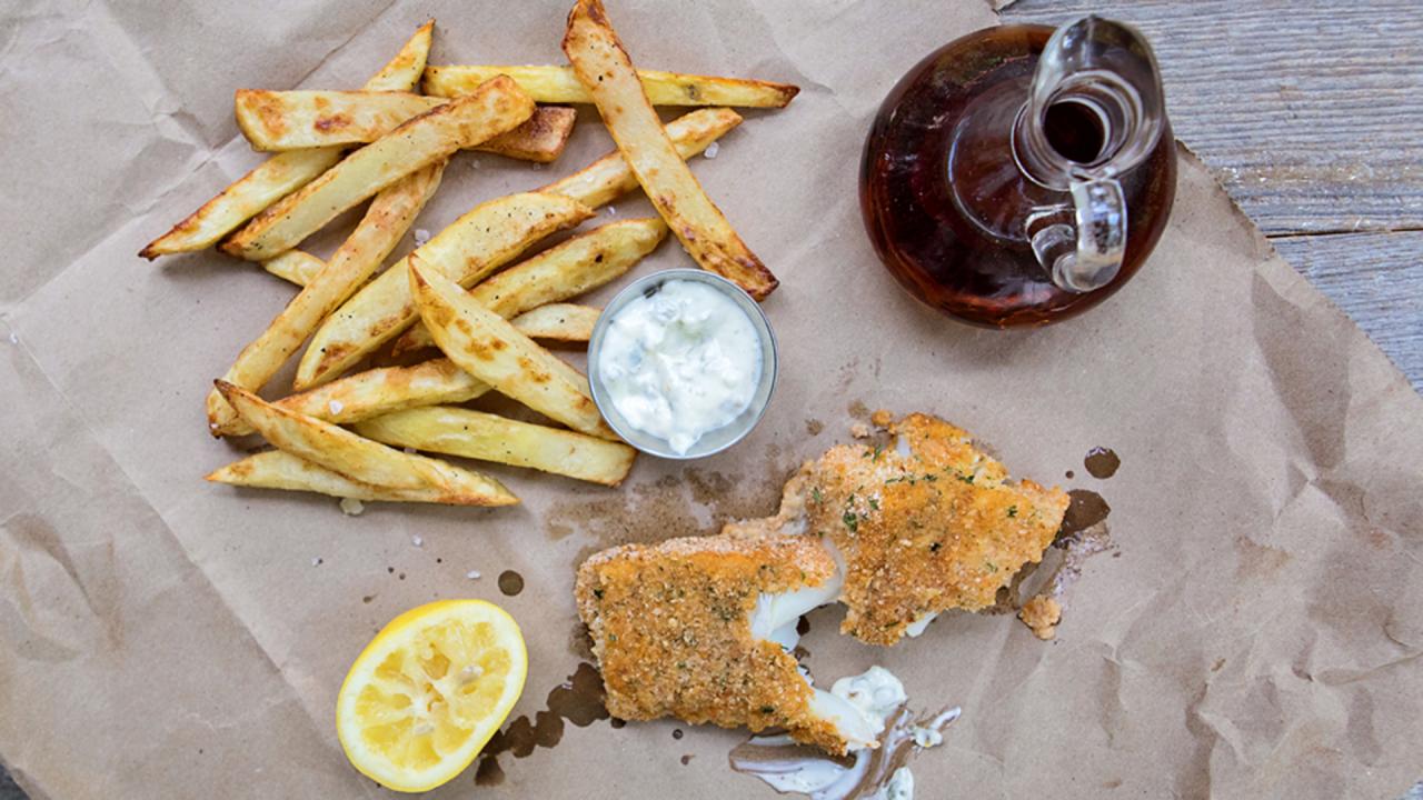 https://www.rachaelrayshow.com/sites/default/files/styles/video_1280x720/public/images/2019-03/13094-meredith-laurence-fish-chips.jpg?h=fe41639a&itok=Uo8hQzw5