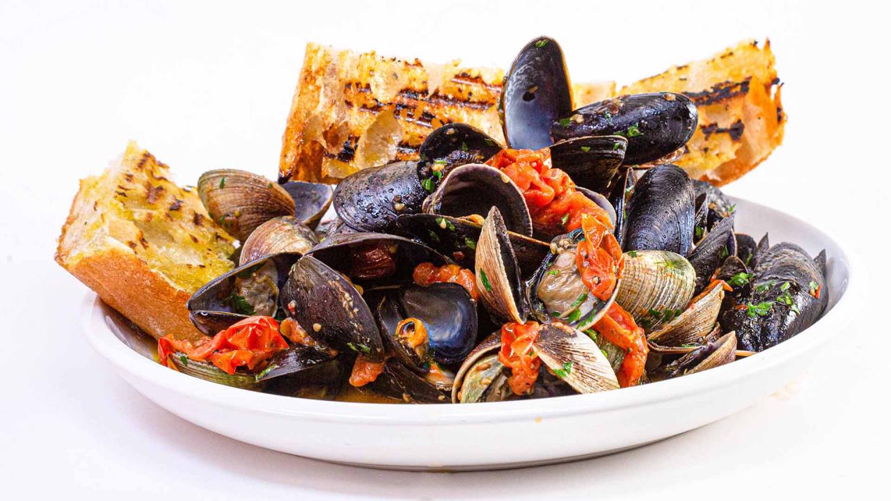 Clams And Mussels In Brodetto Recipe Recipe Rachael Ray Show